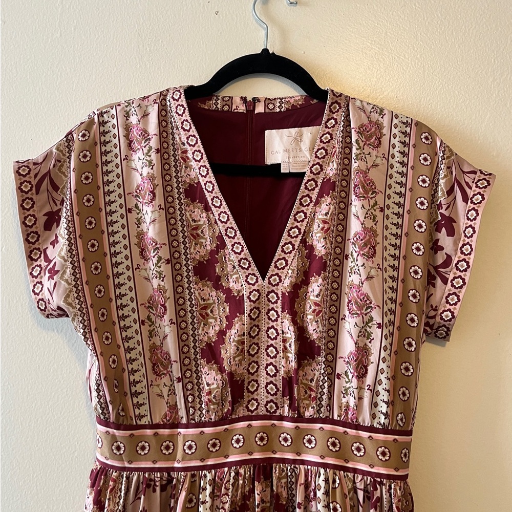 GAL MEETS GLAM COLLECTION Liza Print Charmeuse Midi Dress In Wine Prini Size 2 - Picture 4 of 11